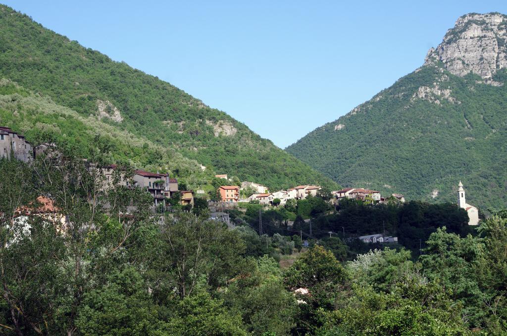 Agriturismo Mulino Del Castello Nasino Bagian luar foto