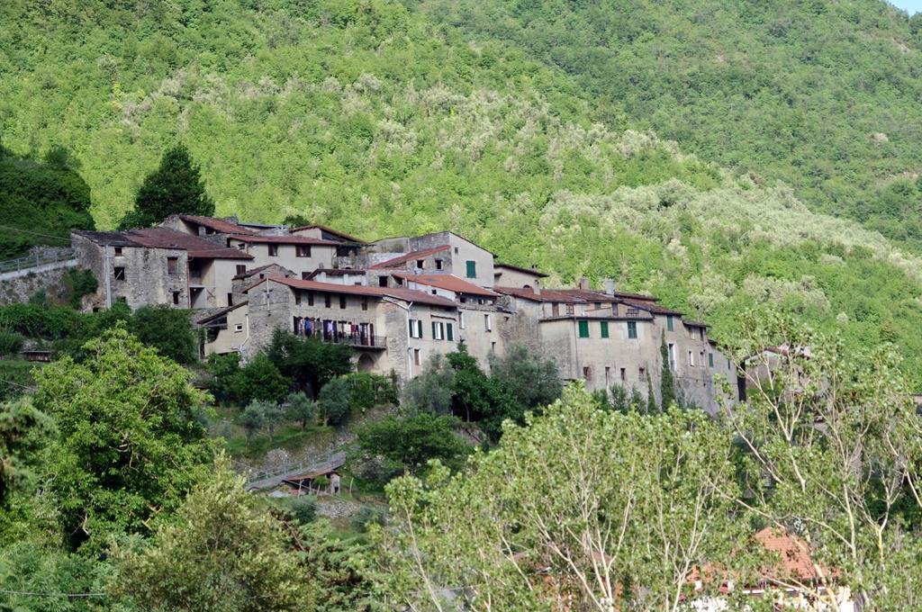 Agriturismo Mulino Del Castello Nasino Bagian luar foto